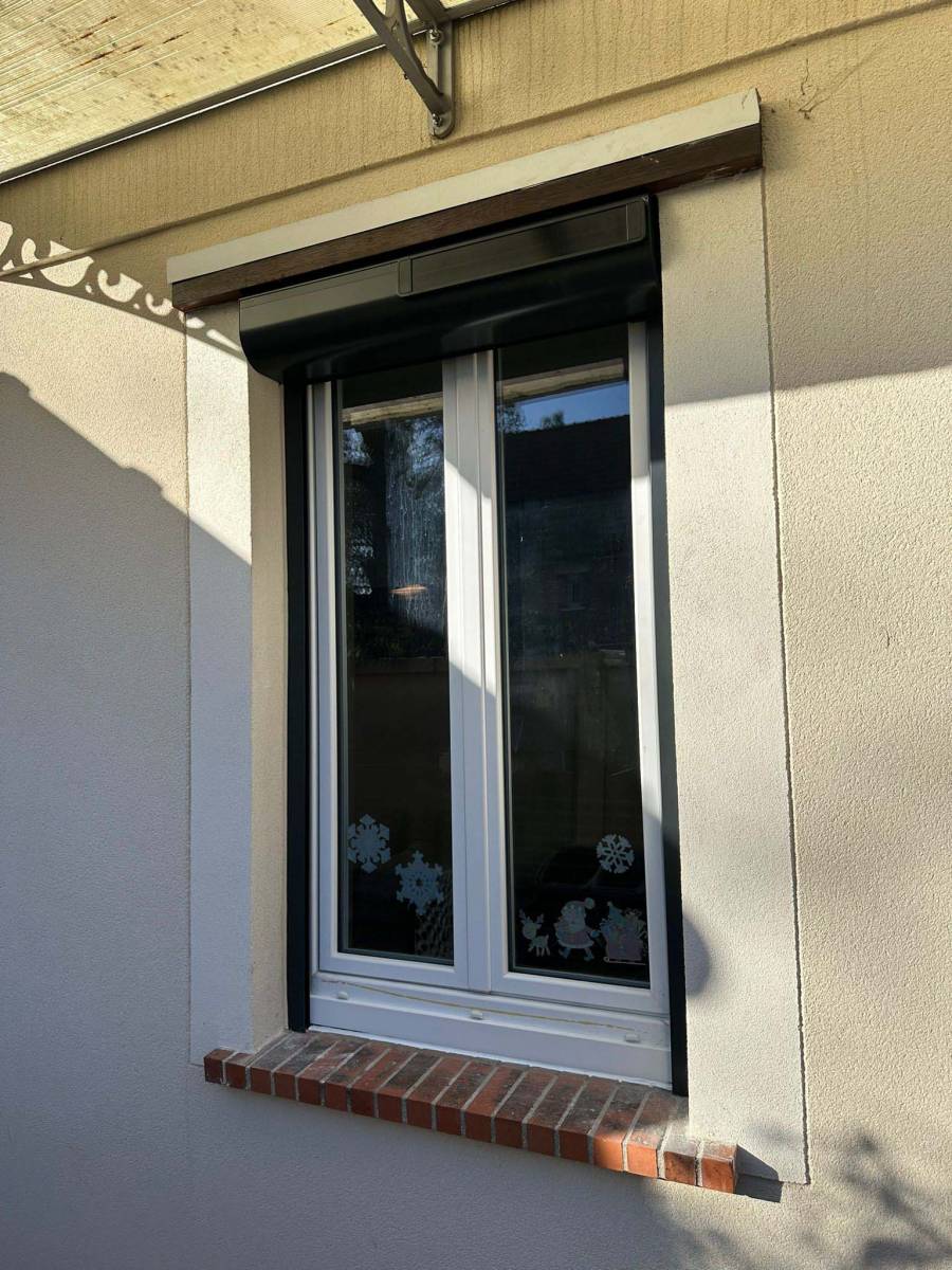 Installation de volets roulants solaires Profalux à Eaubonne (95)