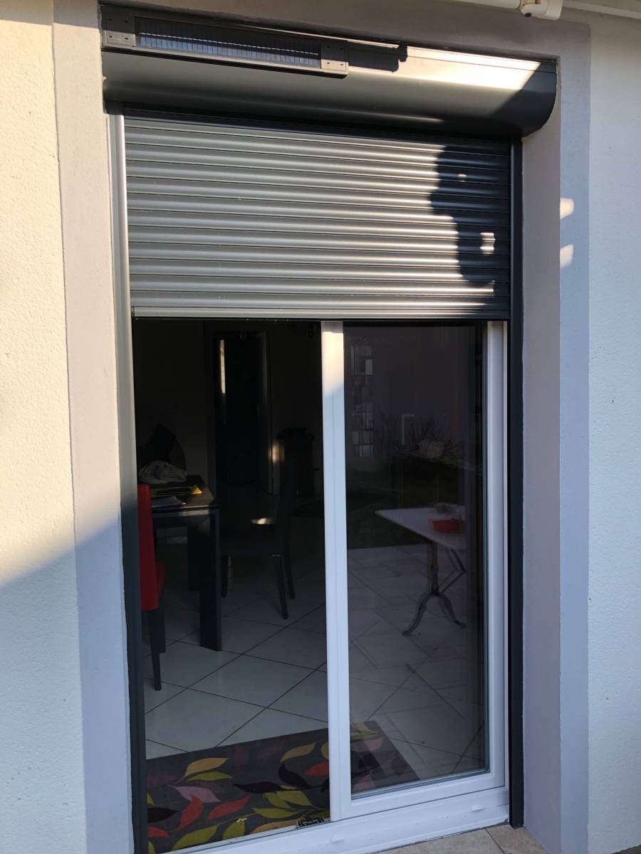 Installation de volets roulants électriques sur mesure à Cergy (95)