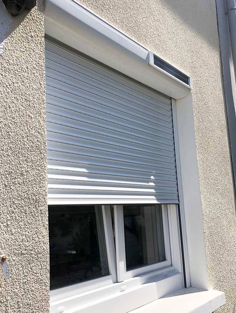 Installation de volets roulants électriques sur-mesure, proche Montigny-lès-Cormeilles dans le Val d'Oise (95)
