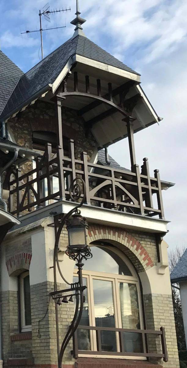 Rénovation élégante des fenêtres cintrées d'une maison bourgeoise à Cormeilles-en-Parisis