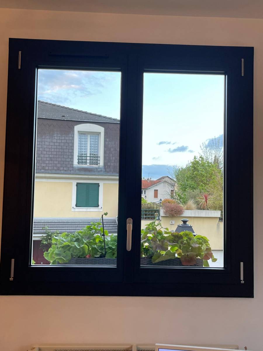 Installation de fenêtres PVC noires à isolation renforcée à Saint-Gratien (95210)