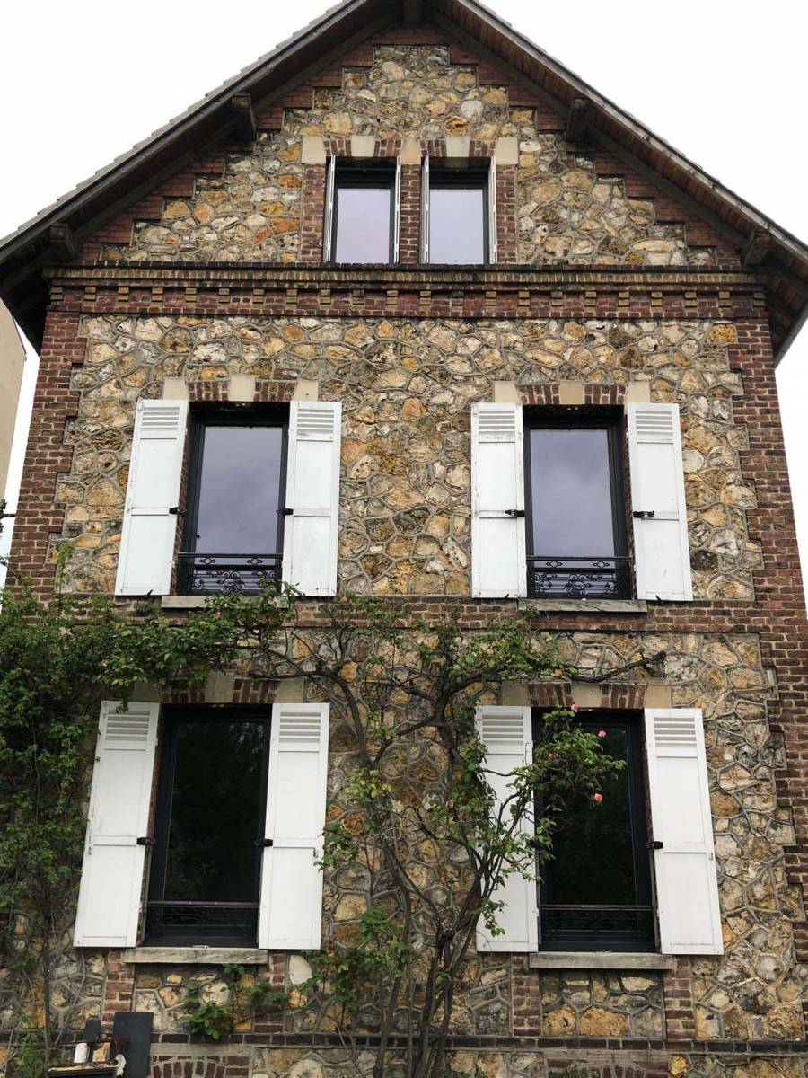 Rénovation de fenêtres anciennes sur une maison meulière à Enghien-les-Bains
