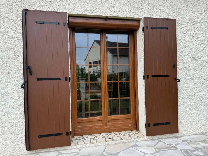 Installation de volets roulants et battants isolés sur un pavillon à Taverny